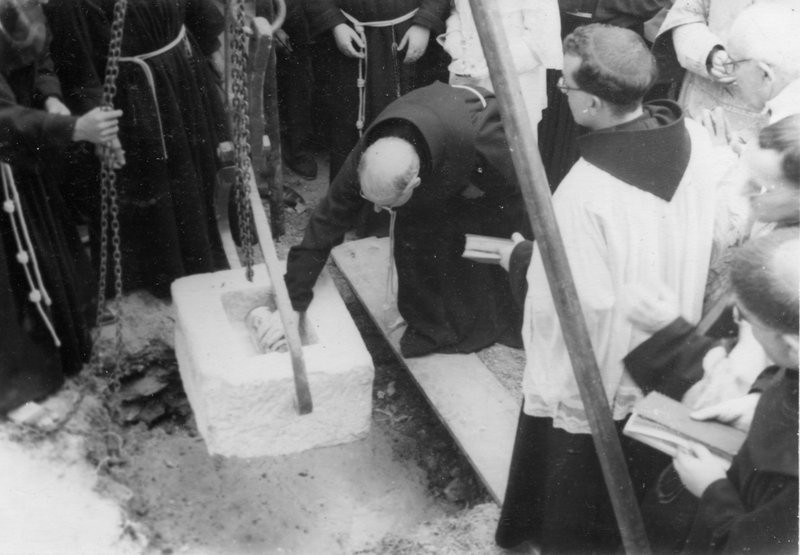 70 urte Arantzazuko basilikaren lehen harria ipini zutela