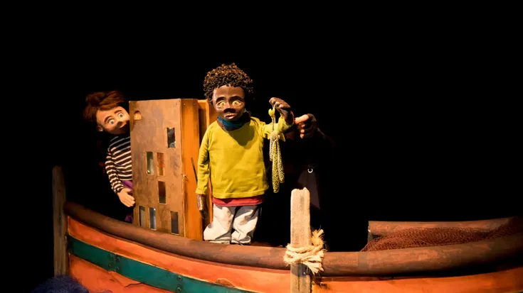 'Gure kanoa' antzezlana domekan eta gurasoentzako eskola martitzenean