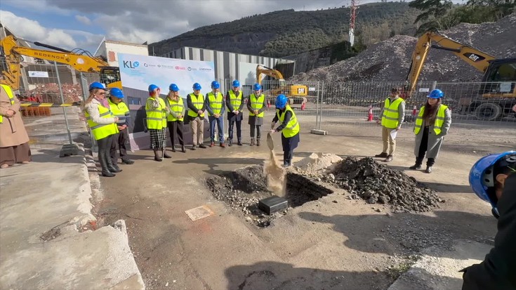 Albisteak: Lehen mailako ordezkaritza KL Katealegaia enpresaren planta industrial berriaren lehen harria jartzeko ekitaldian