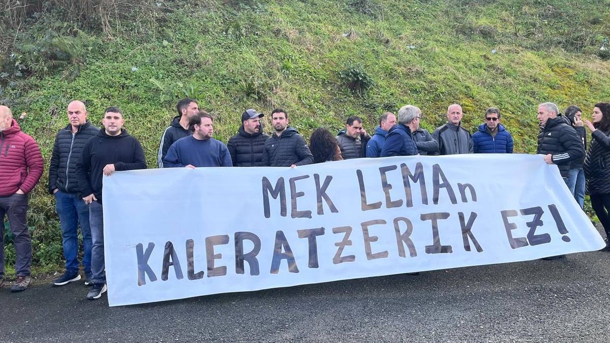 MEK Lemak bost langile kaleratu dituela salatu du Langile Batzordeak