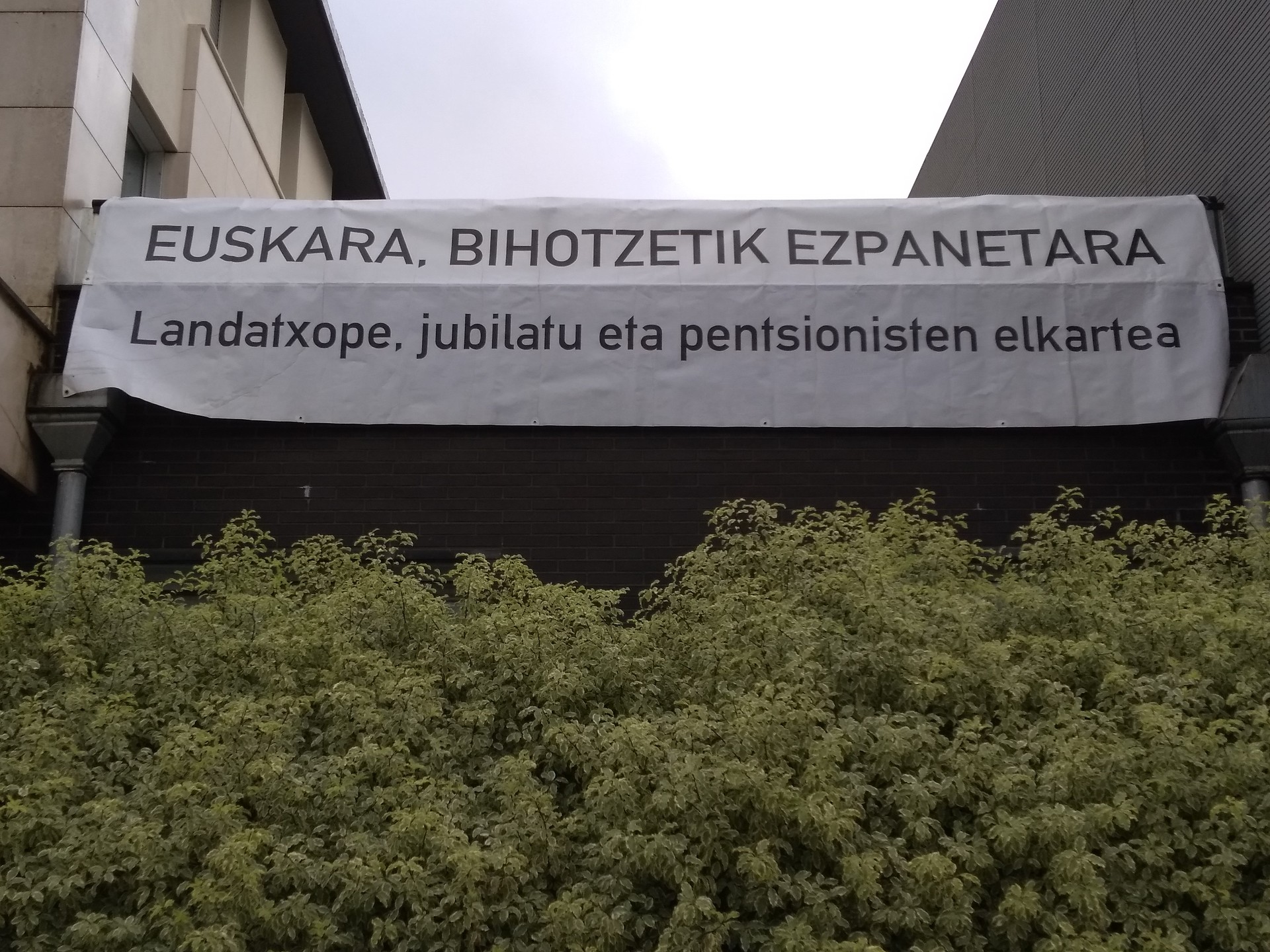 Landatxopek ere bat egin du Euskararen eguneko aldarrikapenekin