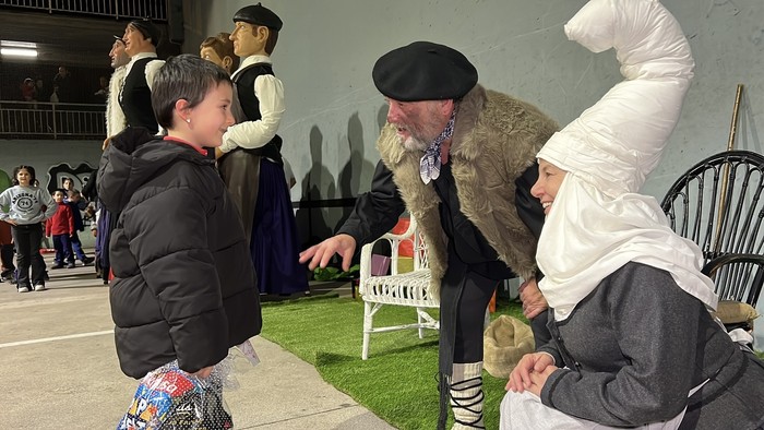 Olentzero eta Mari Domingi Bolua auzoan