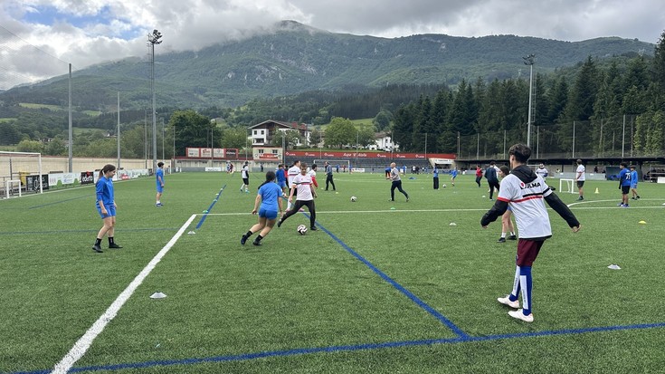 Inklusioa eta futbola uztartu dituzte Azkoagainen
