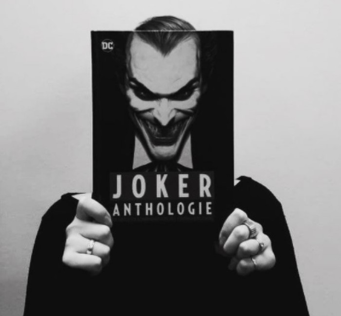 'Joker'-en irudi batek irabazi du Arrasateko Bibliotekaren  'Bookface' lehiaketa