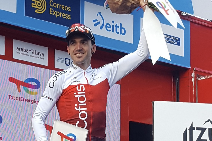 Txirrindularitza gara!!! Etapatzarra Arraten, Ion Izagirrerentzat etapa, eta podiuma, eta Pello Bilbaoren jaitsierekin ere gozatzen; itzulia Daniel Felipe Martinezentzat