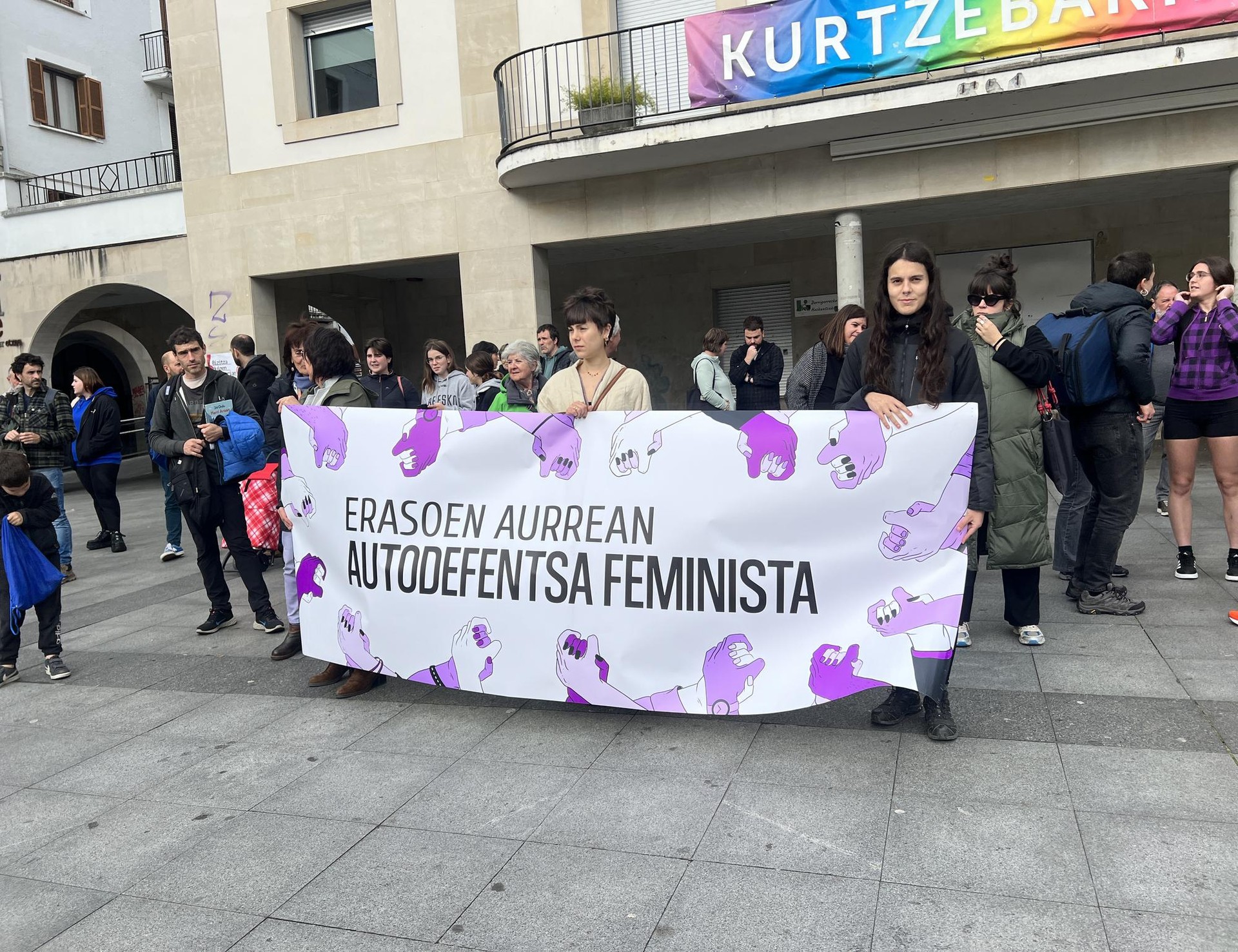 Donibane Lohizuneko erailketa salatu eta autodefentsa feminista aldarrikatu dute