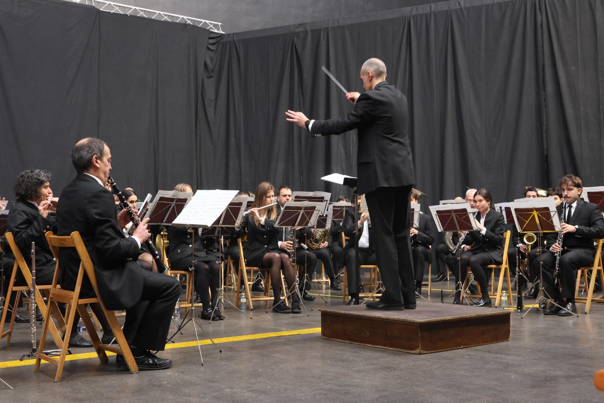 Bergarako Musika bandak kontzertua hilaren 15ean Udal Pilotalekuan