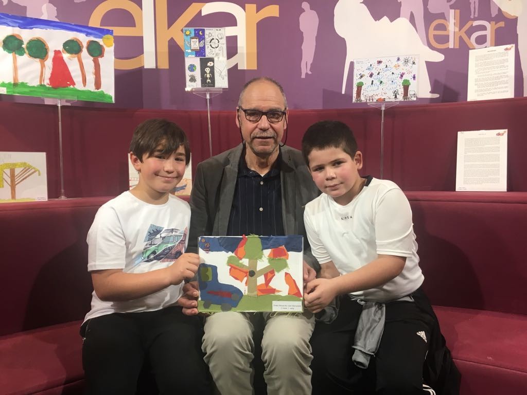 Urgaingo bikote bat saritu du Elkarrek