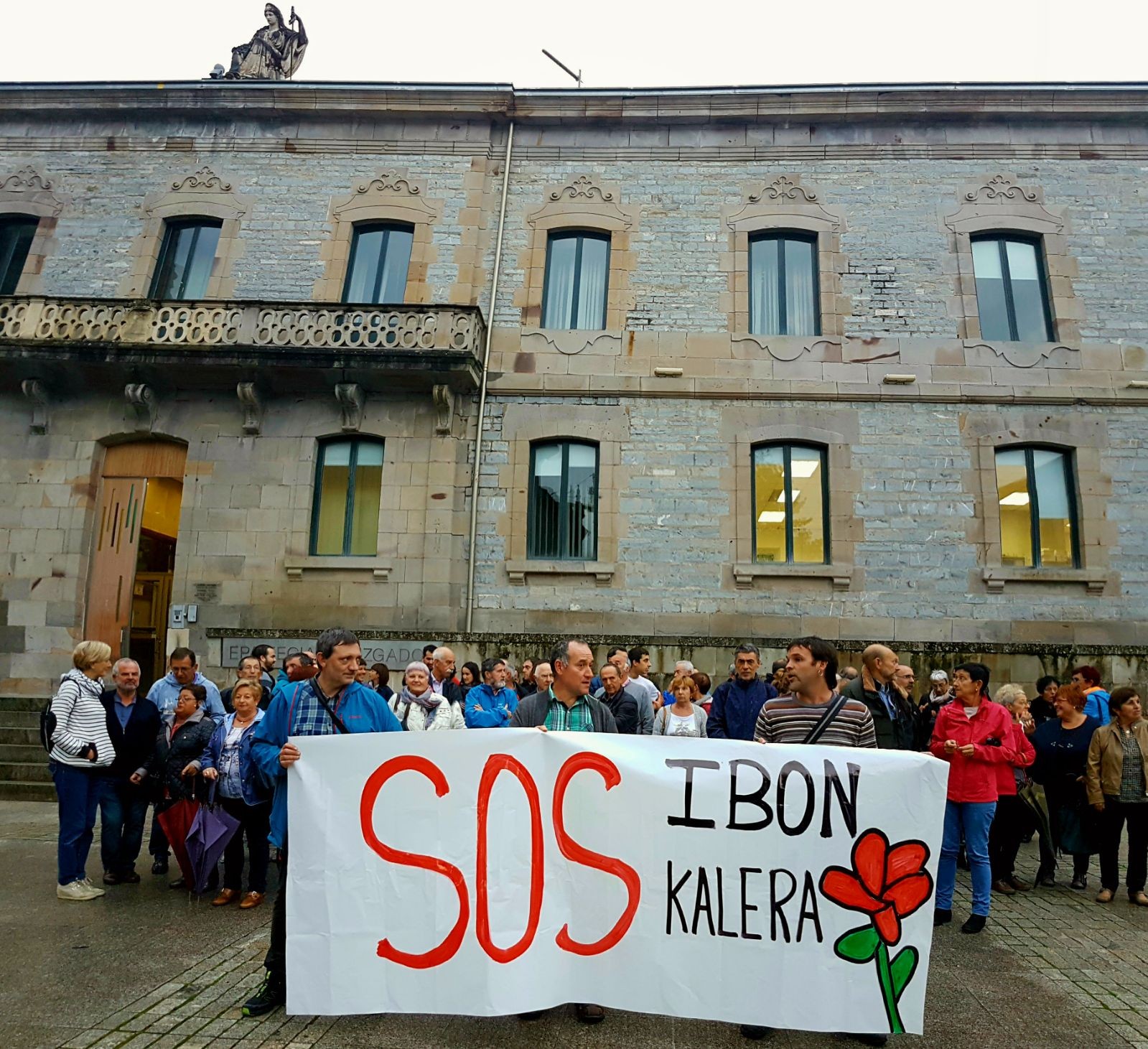 Osasun egoera larrian dagoen Ibon Iparragirreren askatasuna eskatu dute Bergaran