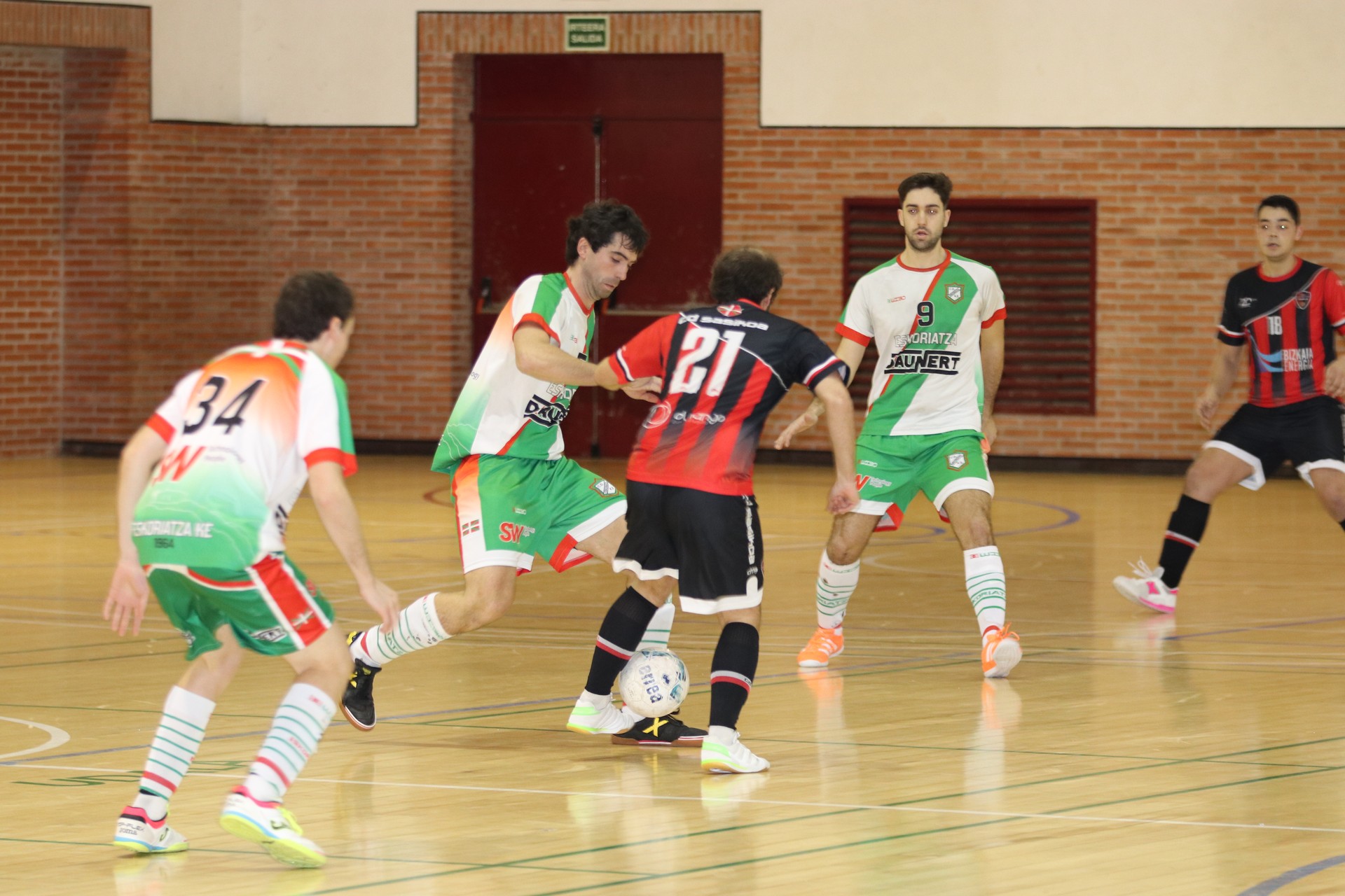 Fase berrian, bailarakoak igoera gosez daude