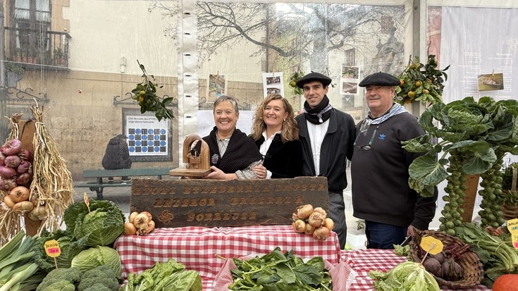 Fruta, barazki eta baserriko produktuen azoka, argazkitan