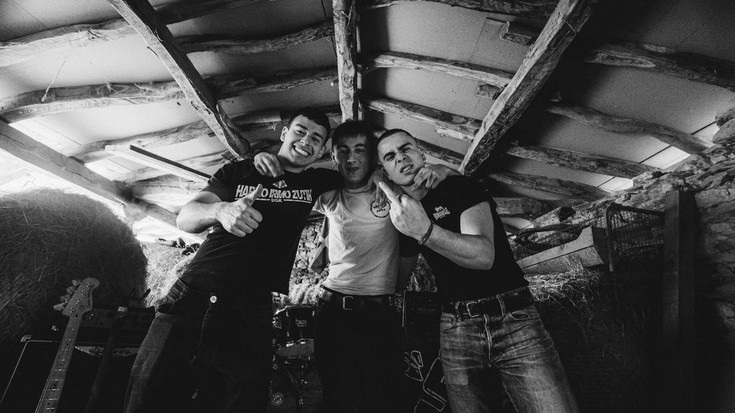 "Mondra ukitua" duen diskoa aurkezteko gertu dago Hankaz Gora taldea