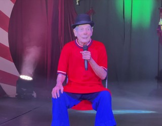 'Fofito' ren zirkuak belaunaldi guztiak bildu zituen Bergaran