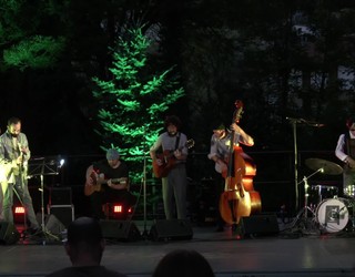 Jazz doinuekin girotu du Usondo parkea Erromintxelak taldeak