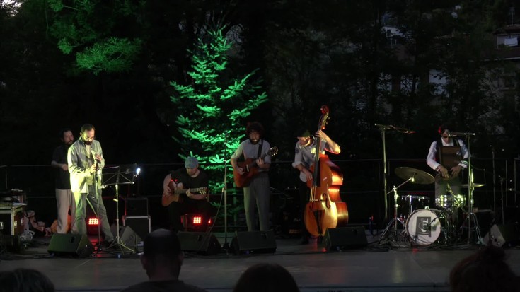 Jazz doinuekin girotu du Usondo parkea Erromintxelak taldeak