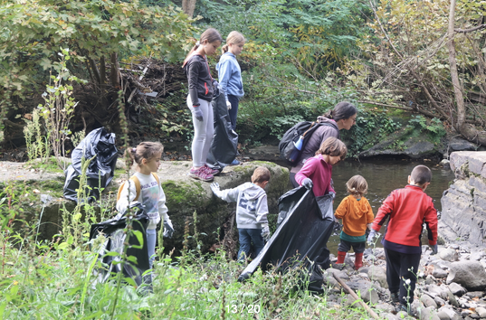 Errekak garbitzeko auzolanak emandakoarekin pozik