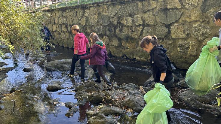 Errekak garbitzera deitu dituzte debagoiendarrak zapaturako