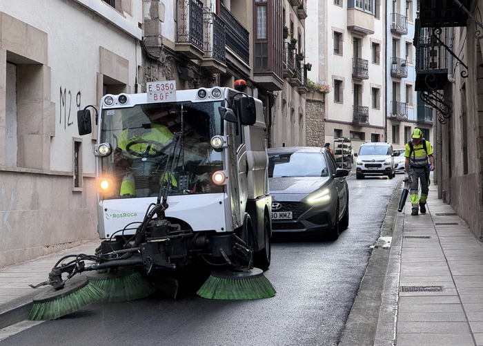 Bertan behera gelditu da kale-garbitzaileen greba mugagabea