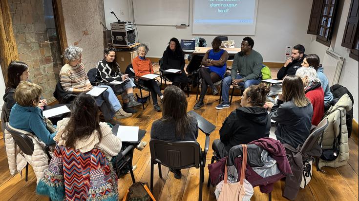 Arrazakeriarik gabeko Aratusteak begiz jota, tailer interesgarria Bergarako Irizarren