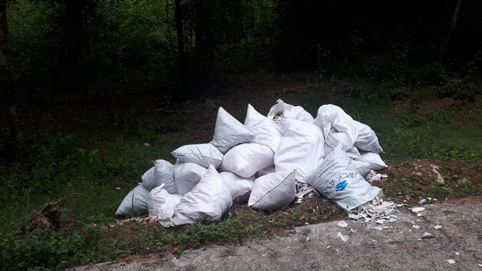 Galartzako bidea ez da zabortegia!