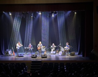 Etxea duen aretoan, gustura kantuan