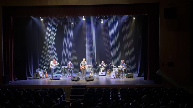 Etxea duen aretoan, gustura kantuan