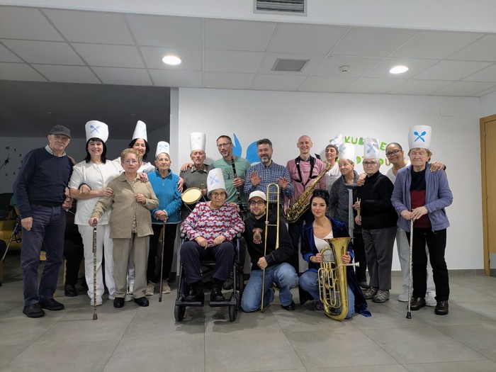 Danborradaz gozatu dute Bergarako Eguneko Zentroan