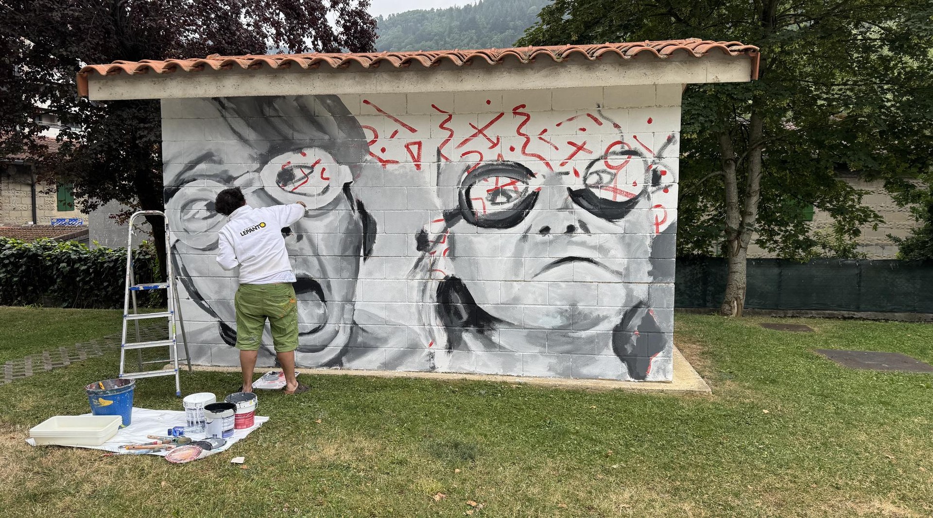 'Ikusgarriak Gara' egitarauaren barruan mural-margotzea egin dute Arrasaten