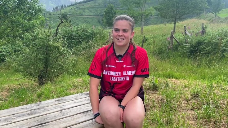 Alazne Lozano: igerilaria eta mendi lasterkaria