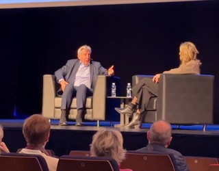 Ikusmina Bergaran Pedro Miguel Etxenikeren hitzak entzuteko