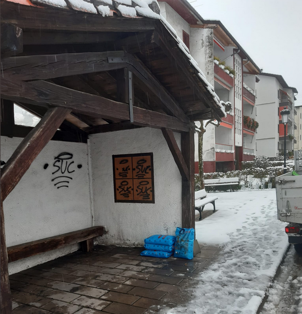 Izotzari aurre egiteko gatz-zakuak herritarren eskura