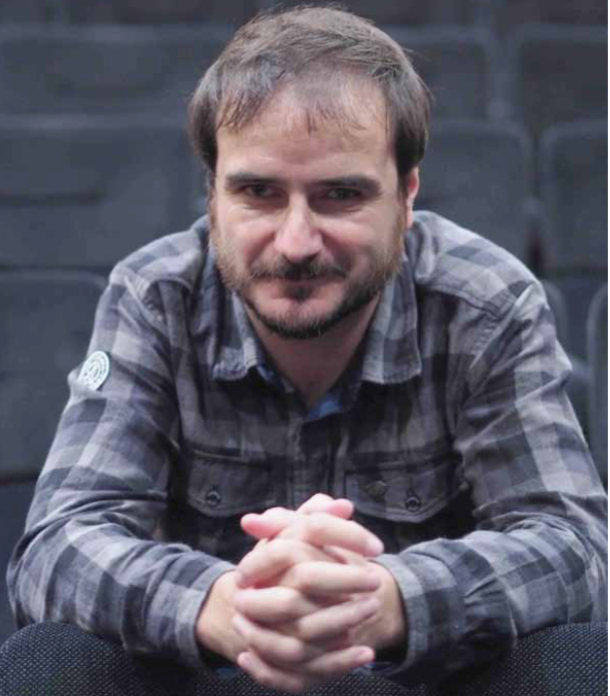 'Puntua' aldizkaria: Aitor Arregi zinemagileari elkarrizketa
