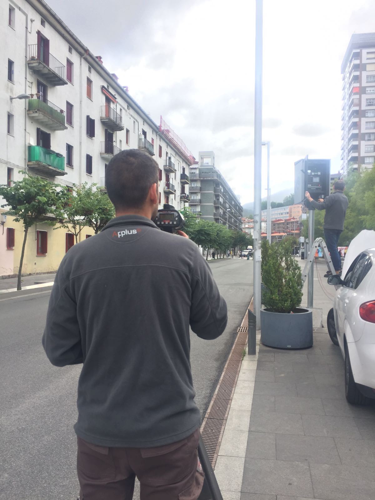 Hiru radarren hornidura elektrikoa egiten dabiltza