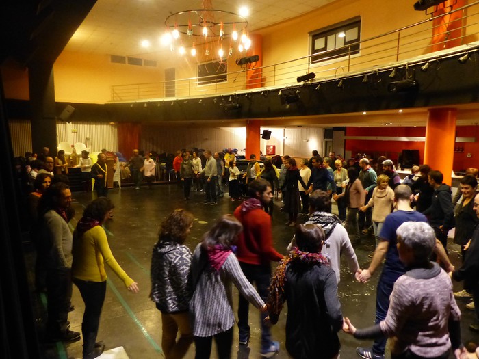 Giro bikainean, Okzitaniako dantzak ikasten - 17