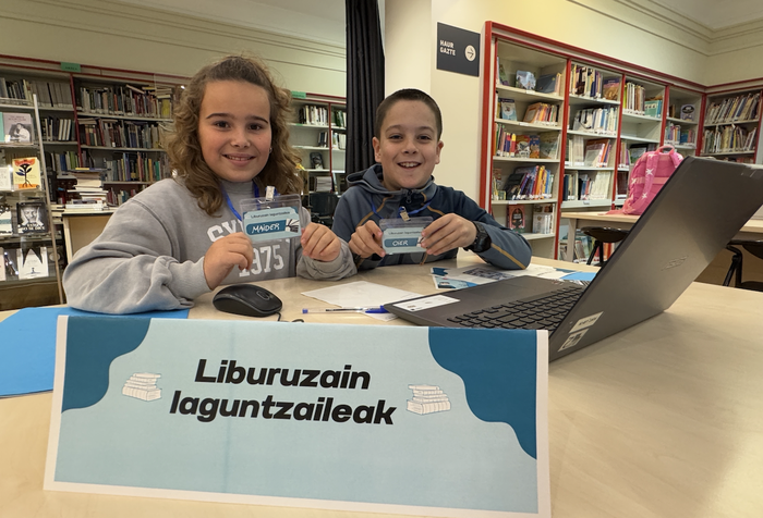 Liburuzain laguntzaileak "oso gustura" liburutegian ikasitakoekin