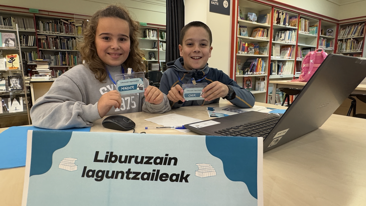 Liburuzain laguntzaileak "oso gustura" liburutegian ikasitakoekin