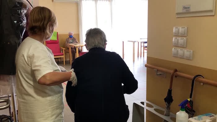 Gipuzkoako egoitzetan COVID-19a saihesteko sistema aurkeztu du Aldundiak