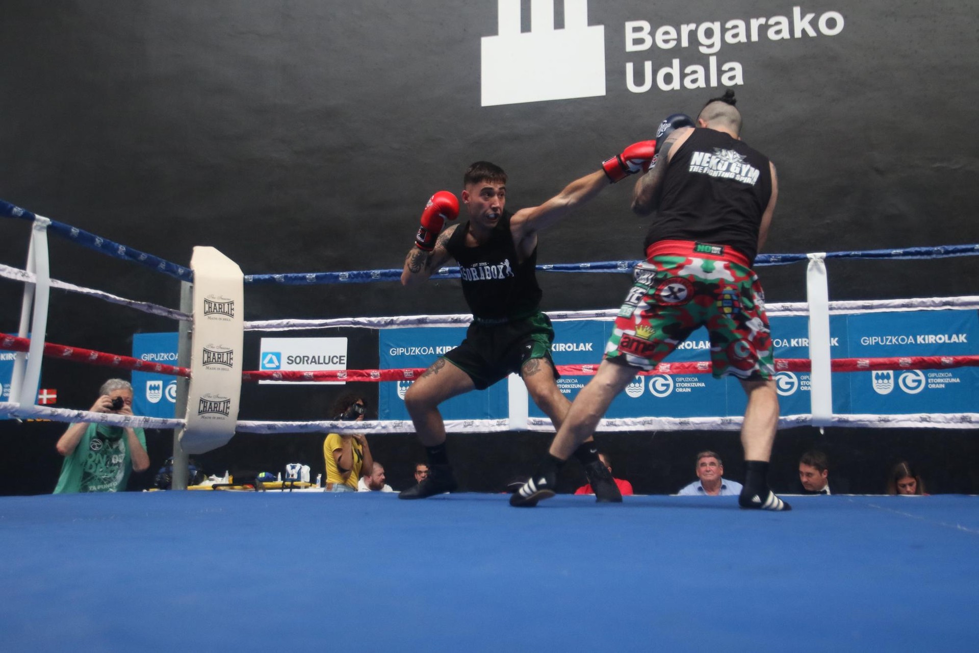 Bergarako hiru ordezkari igoko dira ring-era