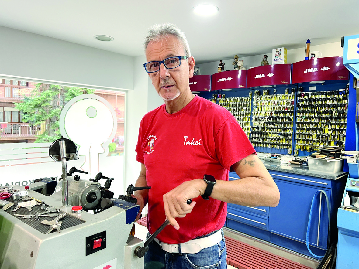 Manuel Cruz: "Zapata-konponketekin soilik, itxi egin beharko nuke"