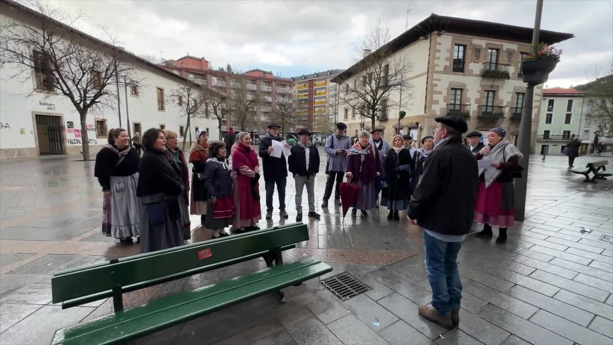 Ohiturari eutsiz, Santa Ageda bezpera ospatzen ari dira Debagoienean