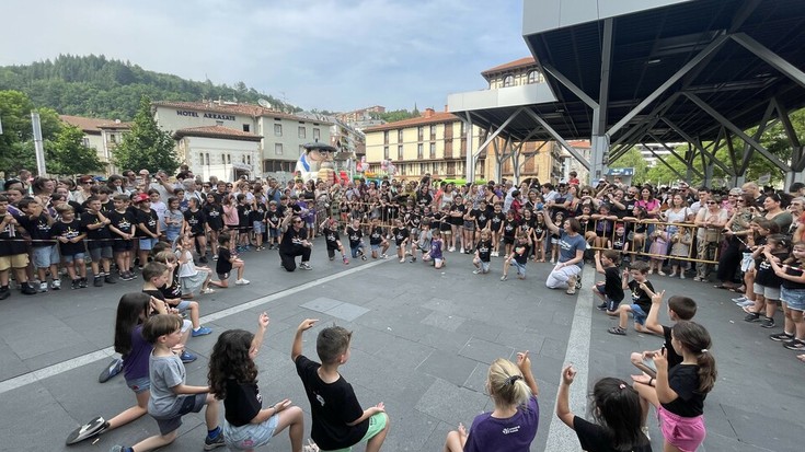 Ikasturte amaierako festa egin du Arizmendi Ikastolak