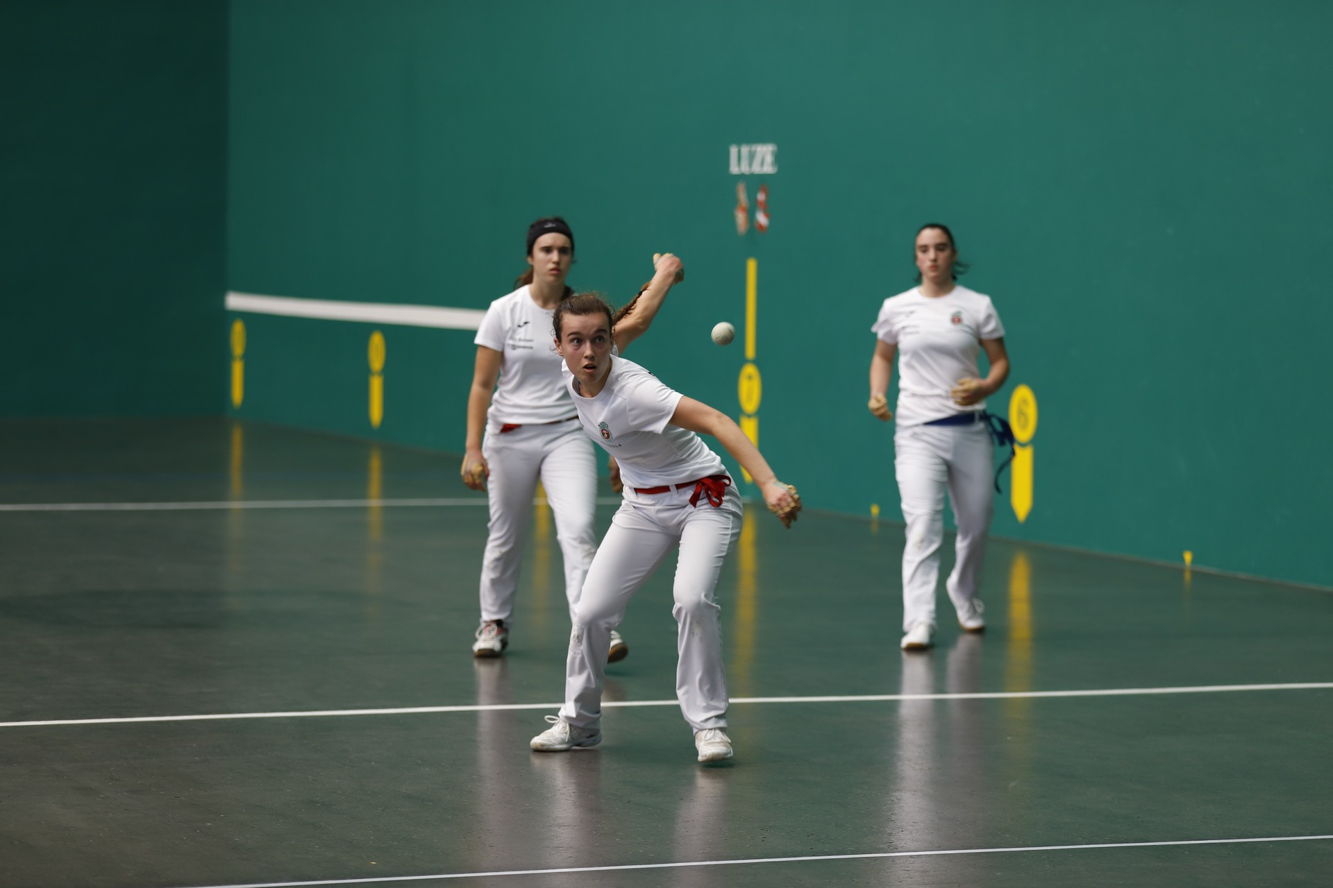 Pilota partiduak eta erretiratuen bazkaria herriko jaien atarian