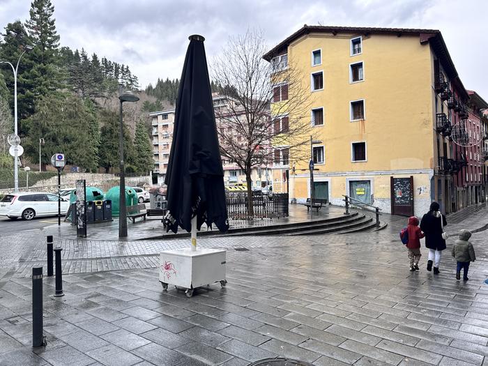 Hotza eta euria iragarri ditu Euskalmetek gaurko