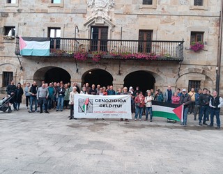 Antzuola-Palestina elkarteak eskerrak eman dizkie atzoko elkarretaratzean batutako herritarrei