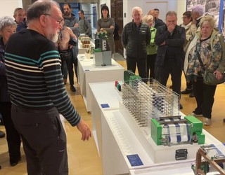 Kotoitik oihalera, ehungintza prozesua azaltzen duen erakusketa