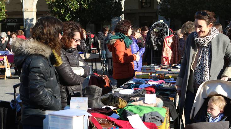 Erantzun ona izan du lehenengoz egin den 'Flea market' azokak