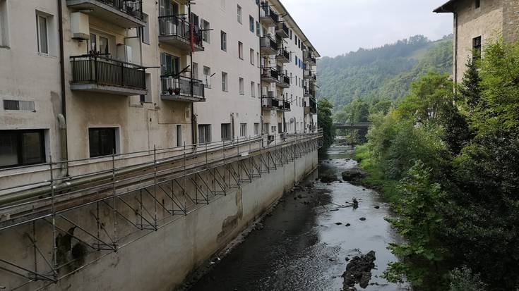 Fraiskozuriko etxebizitzetako ur zikinak Mekolaldera bideratzeko lanak, bukatzear