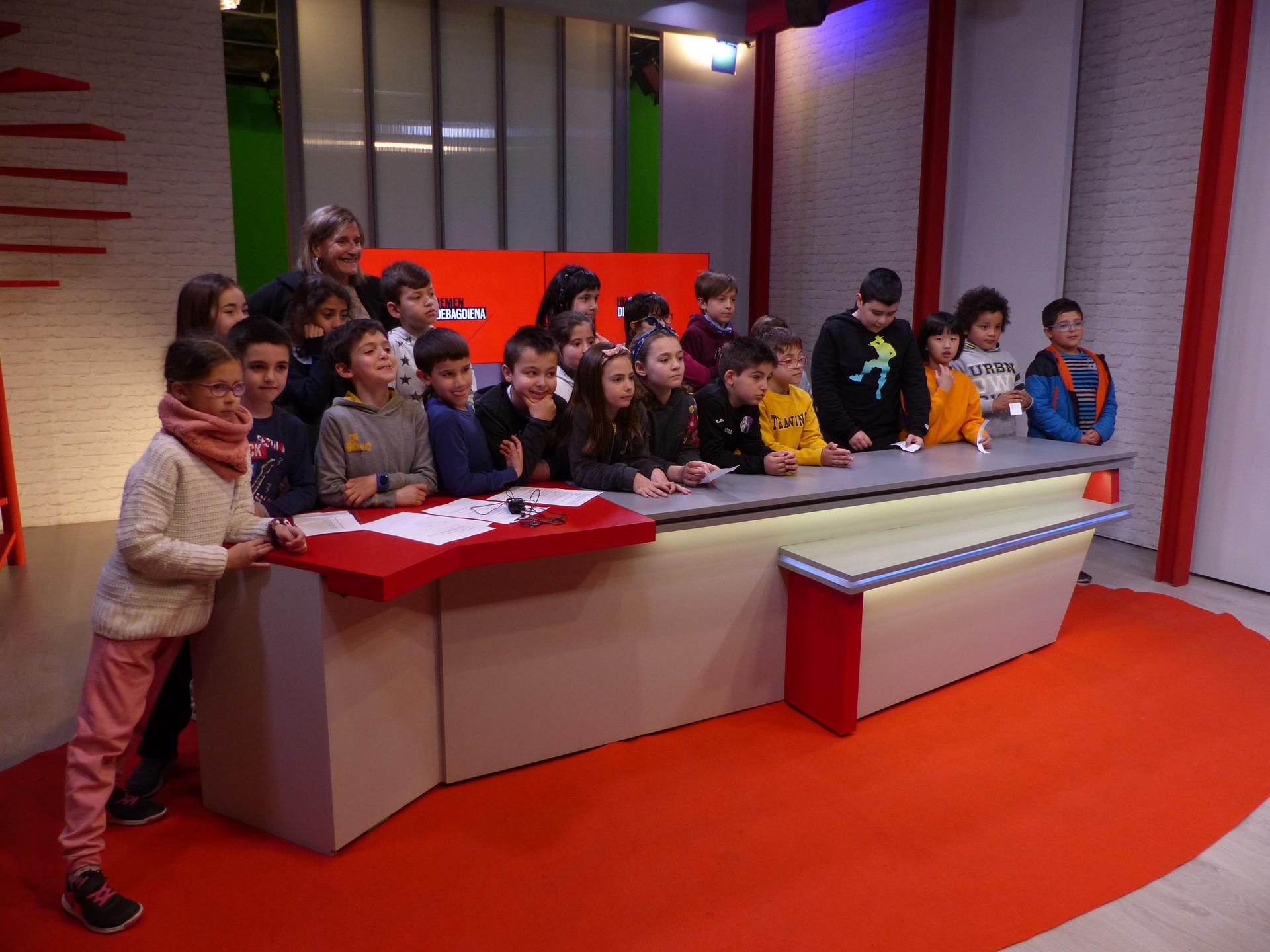 Goienako egoitza ezagutzera etorri dira Arizmendiko lehen hezkuntzako hirugarren mailako ikasleak