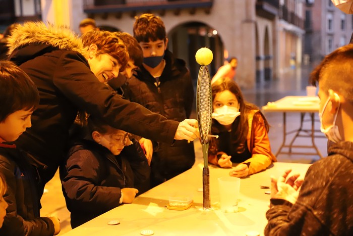 'Haurren aurrean helduok heldu' agurtzeko jaia egingo dute etzi