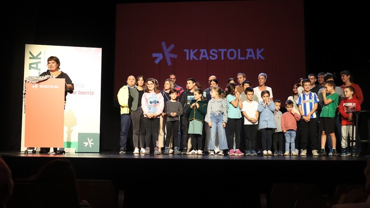 Ikastolek ikasturte hasierako ekitaldia egin dute Bergaran, marka berriarekin